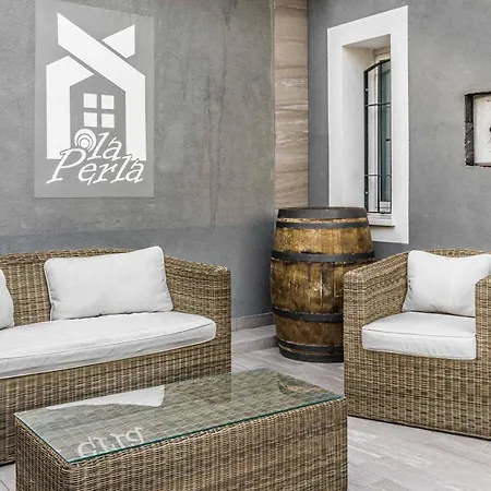 La Perla Bed & Breakfast *